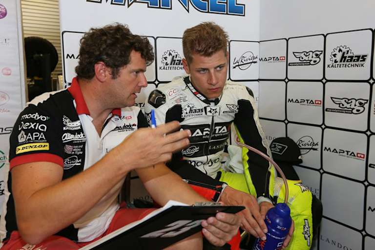 Marcel Schrötter an der Box