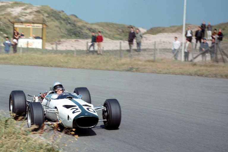 Bruce McLaren 1966 in Zandvoort