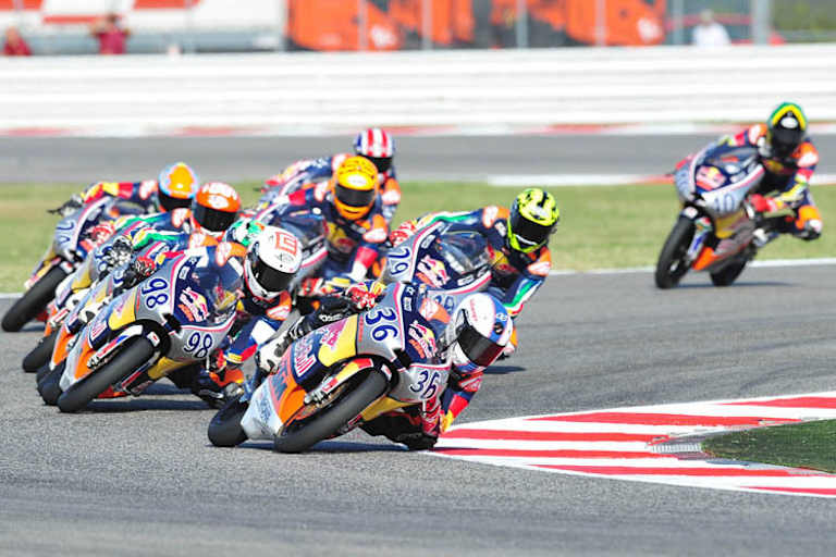 Startphase: Joan Mir führt, aber Karel Hanika (98) ist auf dem Weg an die Spitze