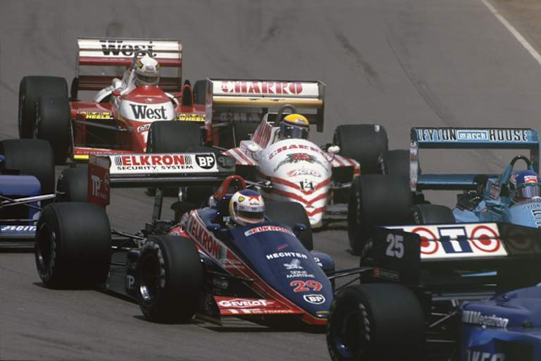 Roberto Moreno im rotweissen AGS auf dem Weg zu Rang 6 in Australien 1987