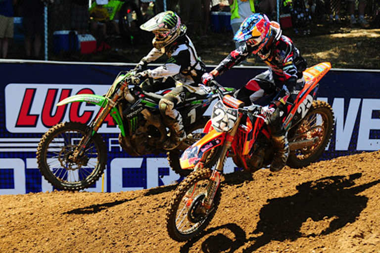 Duell um den Sieg im ersten Lauf: Blake Baggett (hi.) geht an Marvin Musquin vorbei