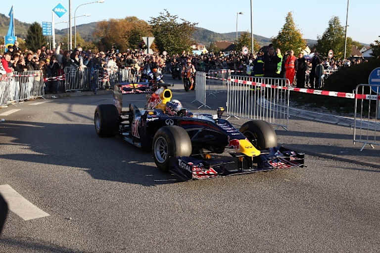 Nebel (hinten) verfolgt Vettel