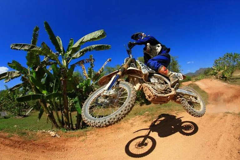 In Thailand fährt Nigon am liebsten Moto Cross