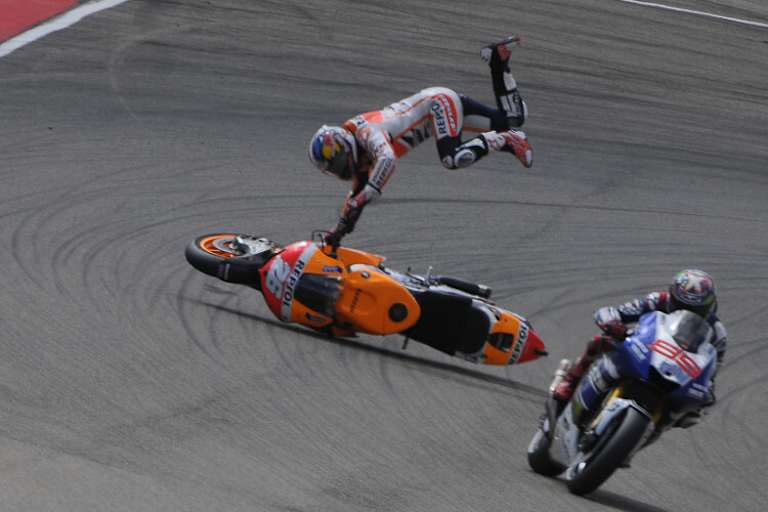 Aragón: Pedrosa stürzt nach einer Kollision mit Márquez