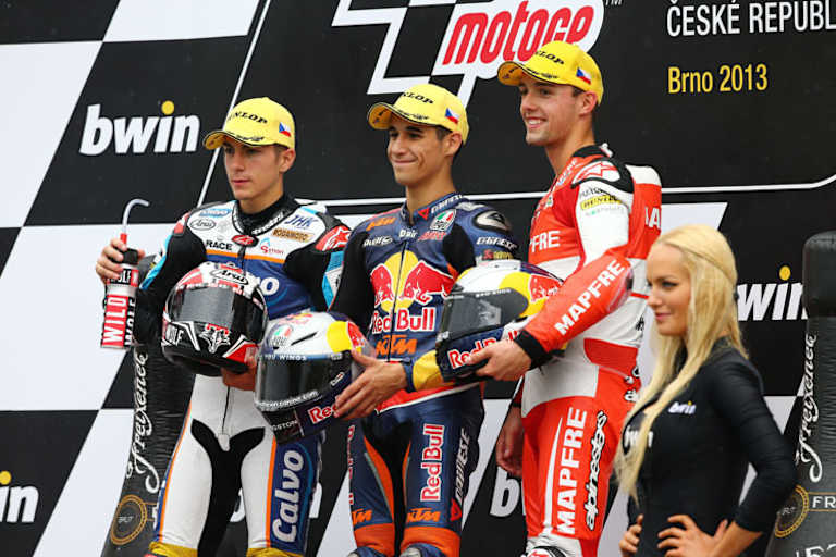 Sieger Salom zwischen Maverick Viñales und Jonas Folger (re.)