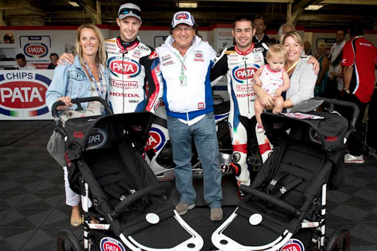 Die passenden Kinderwagen gab es dazu