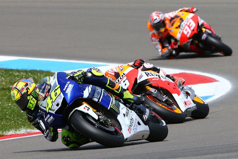 Assen: Rossi (46) führt vor Pedrosa (26) und Máruez