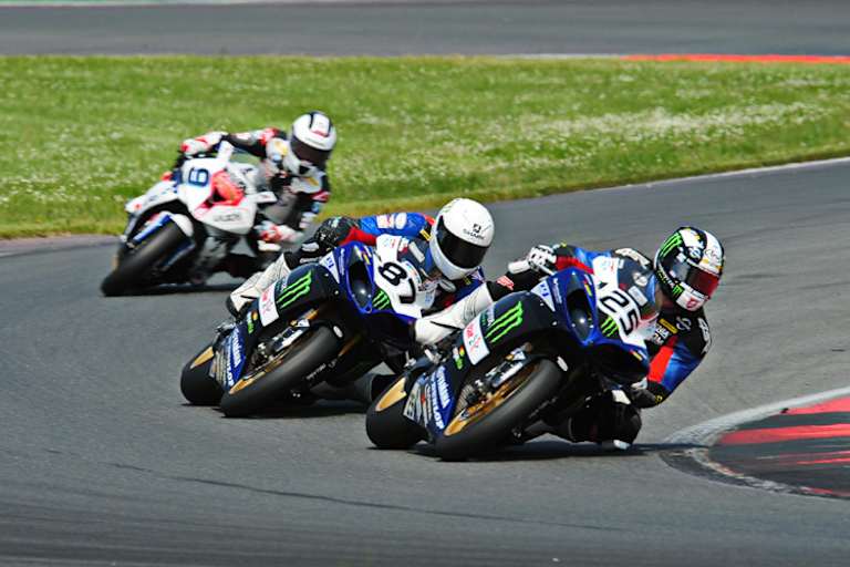 Matej Smrz und Gareth Jones teilen sich schnellste Runde