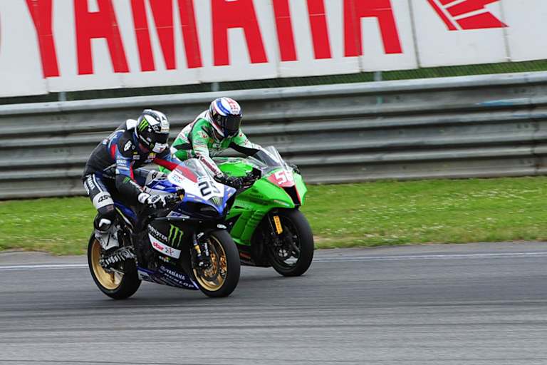 Matej Smrz (25) und Daniel Sutter (56) beim Bremsentest