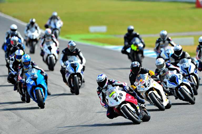 Start des X-lite BMW S 1000 RR Cups in Hockenheim