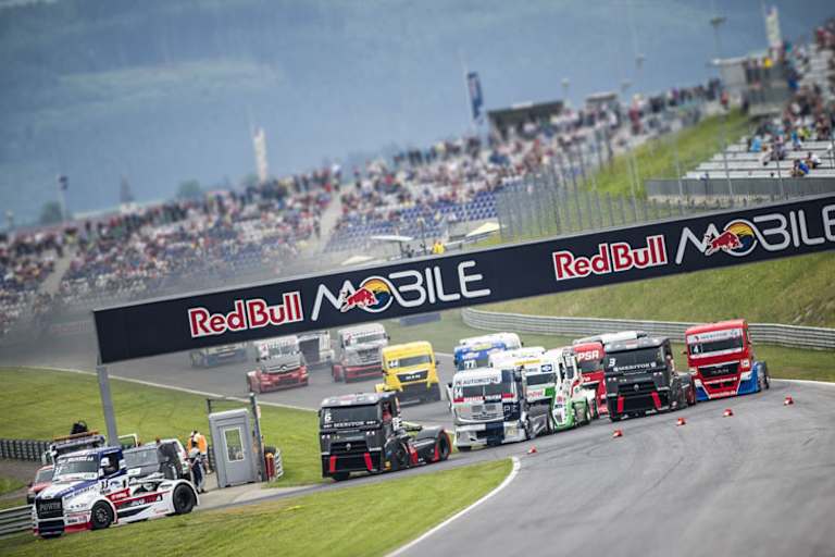 Die PS-Giganten im Tiefflug