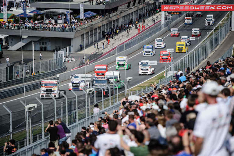 Entfesselte Kraft: Die PS-Goliaths gehen auf die Reise