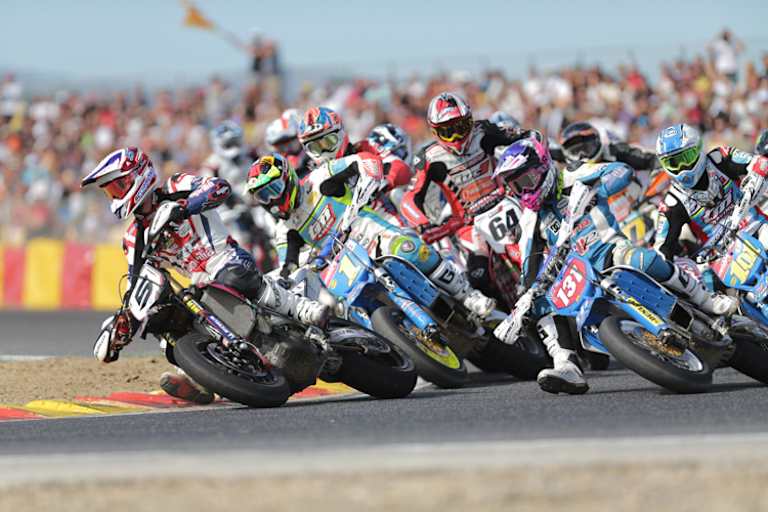 Start zum WM-Finale: Der spätere GP-Sieger Adrien Chareyre (5), der entthronte Champion Thomas Chareyre (1) und der neue Weltmeister Mauno Hermunen (131)