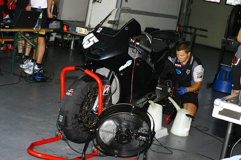 Das Racing Team Austria bereitet die Suter-BMW vor