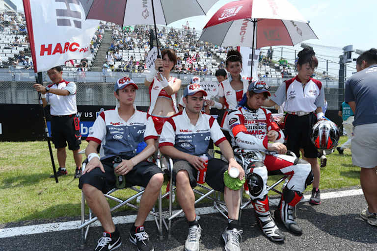 Das siegreiche Suzuka-Trio Haslam, van der Mark und Takahashi (v.l.)