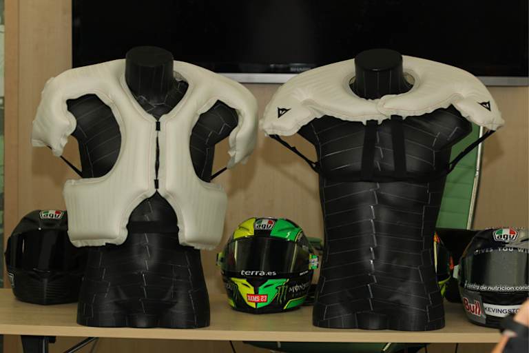 Besserer Schutz: Die Weiterentwicklung (li.) und das herkömmliche System