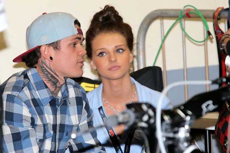 Woffis Freundin steht ihm auch im Krankenhaus zur Seite