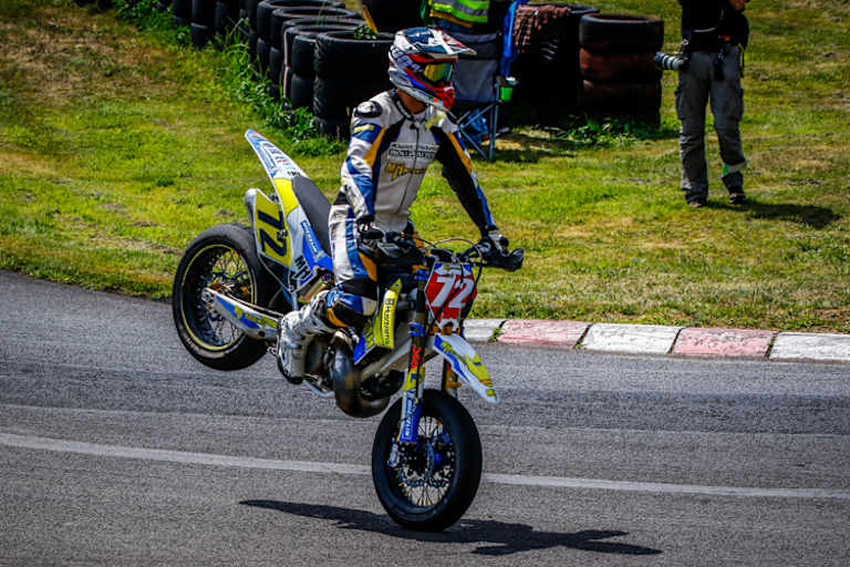 Lukas Höllbacher schnappte seinen vierten Doppelsieg in Folge