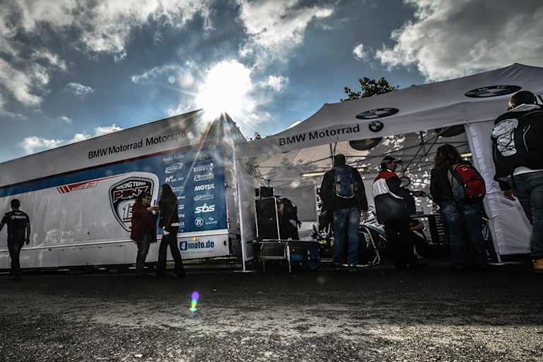 Das Team Penz13.com brachte internationalen Flair an die Stecke