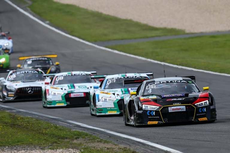 Auch der Audi R8 LMS der Teamkollegen Dennis Marschall/Patrick Niederhauser ist markant schwarz lackiert