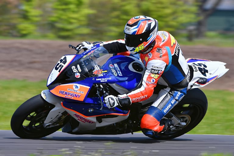 Sébastien Le Grelle dominiert in der IRRC Superbike
