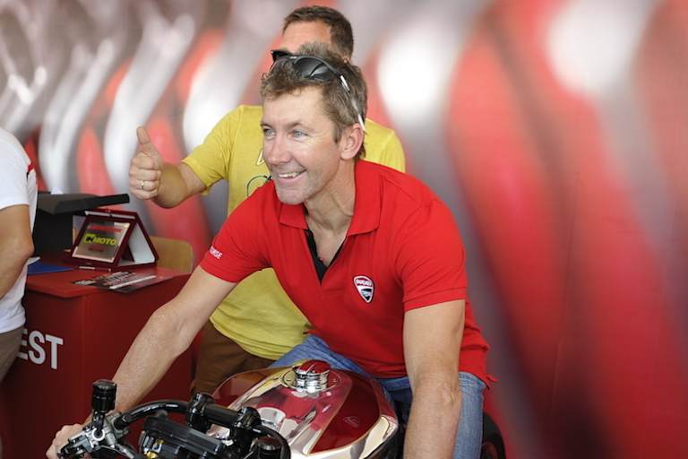 Troy Bayliss ist nach wie vor ein beliebtes Fotomotiv