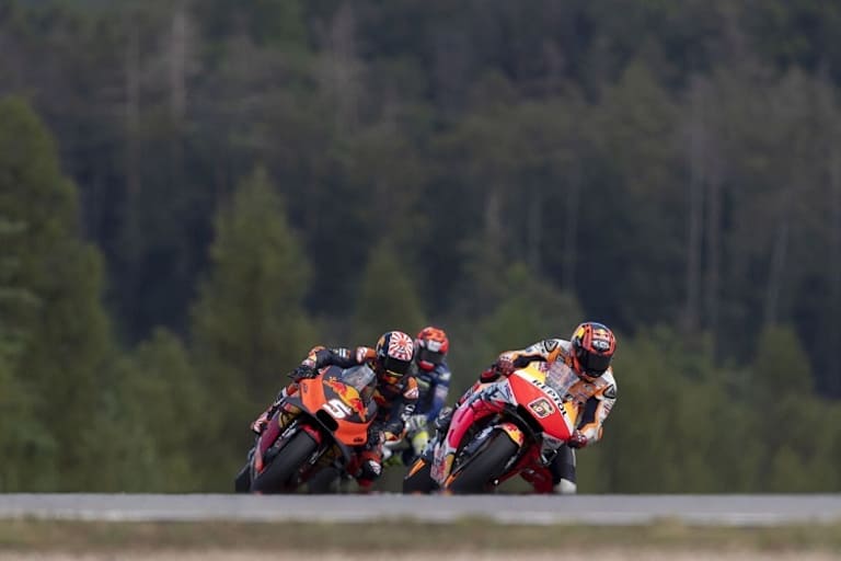 Stefan Bradl kämpfte in Brünn gegen Johann Zarco