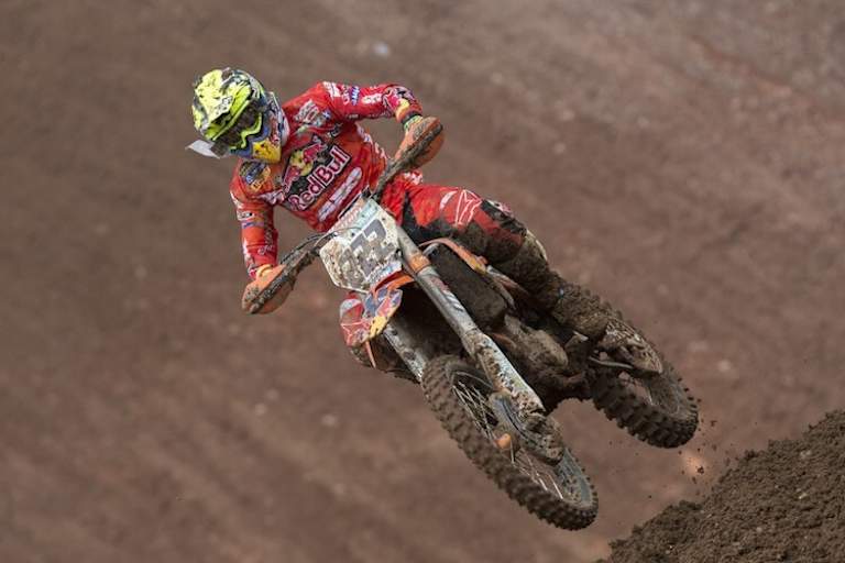 Für seinen tapferen Einsatz wurde Tony Cairoli von den italienischen Fans gefeiert