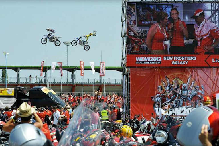 Stunt-Shows, Konzerte, Testfahrten, Interviews: Drei Tage volles Programm bei der WDM