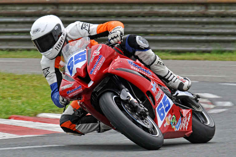 Joey den Besten führt die IRRC-Supersport-Wertung an