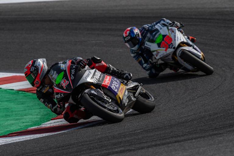 Jesko Raffin vor Bradley Smith