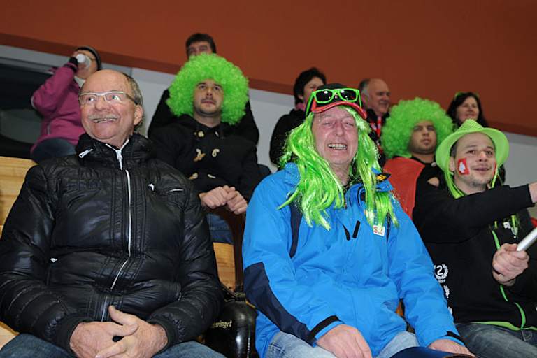 Prominenter Besuch beim ersten Match: Jacques Cornu und Beat Sidler