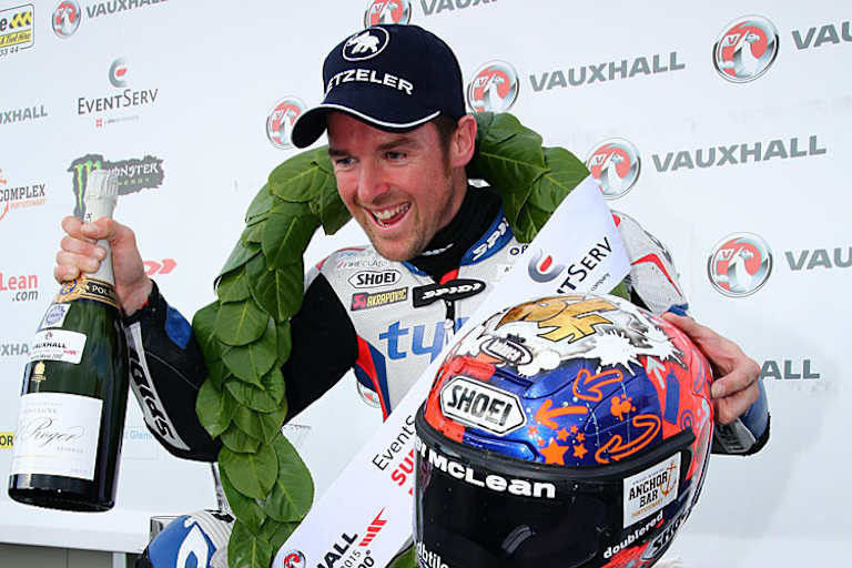 Alastair Seeley hat jetzt 15 Siege beim NW200 auf seinem Konto