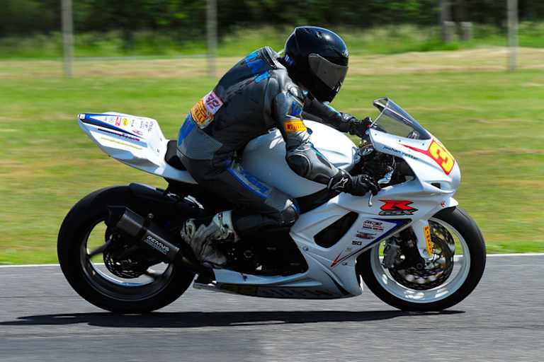 Schafft Jochen den dritten Titel in Folge in der IOEM Superstock 600?