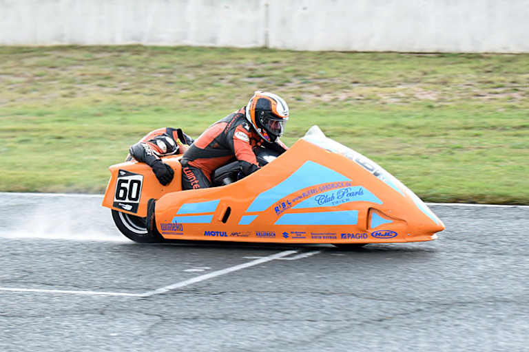 Rösinger/Werner pflügen durch den Regen in Rijeka