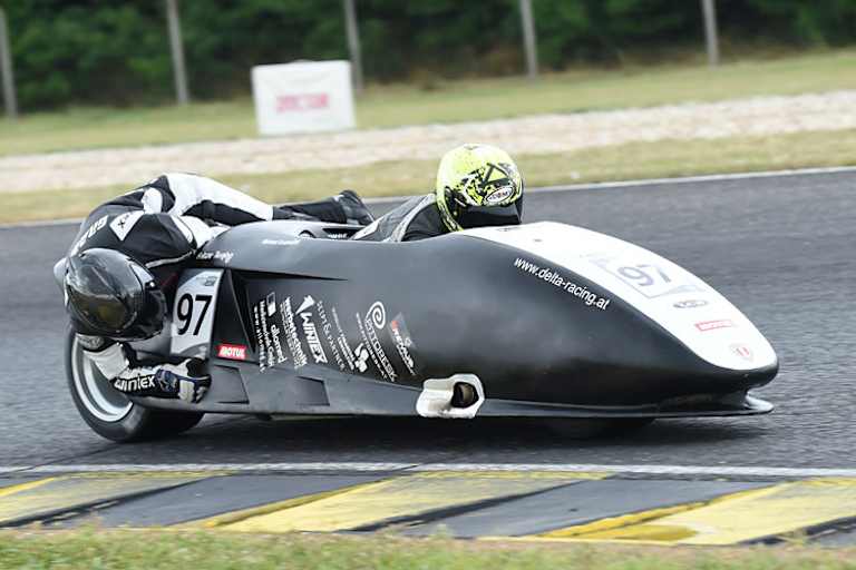 Bereits in ihrem vierten gemeinsamen Rennen gelang die erste Top-3-Platzierung