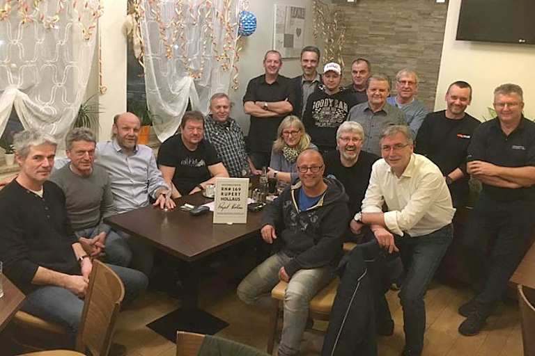 Gründungssitzung mit Initiator Herbert Thumpser (rechts im weißem Hemd)