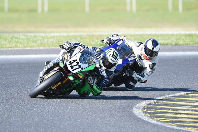 Philipp Steinmayr konnte sich nur kurz im Windschatten von Andreas Fichtenbauer (427) halten