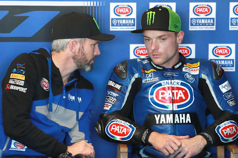 Andrew Pitt (li.) steht mit Rat und Tat Alex Lowes zur Seite