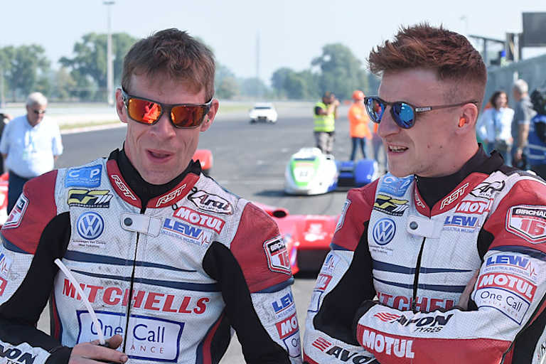 Ben und Tom Birchall (vrnl.) wollen ihren WM-Titel verteidigen