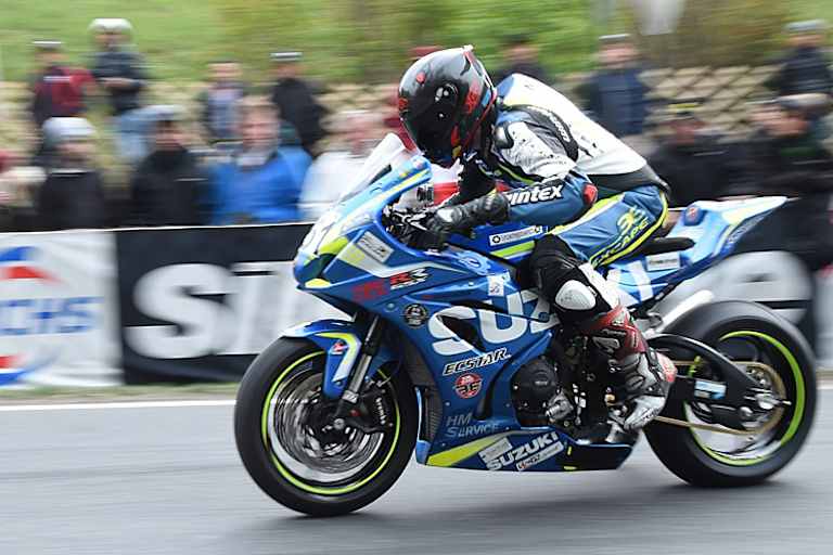 Andreas Gangl siegt in der Klasse Superstock 1000