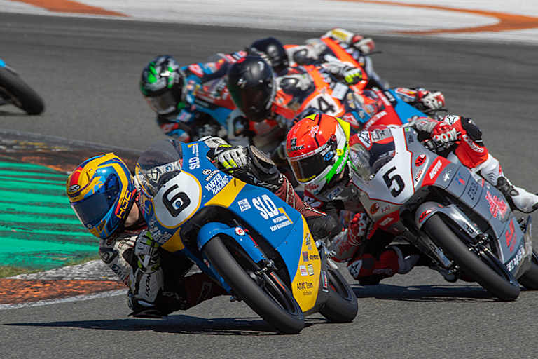 Erste Führungskilometer für Dirk Geiger im ersten Rennen in Valencia