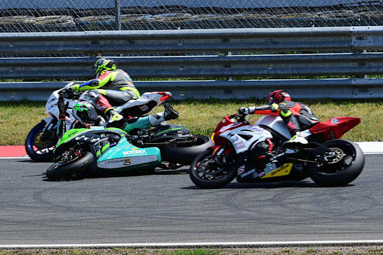 Walraven hat Glück, dass die Gegner an ihm vorbeifahren können