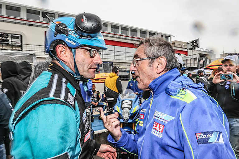 Teammanagerlegende Dominique Méliand (re.) gratuliert seinem Nachfolger