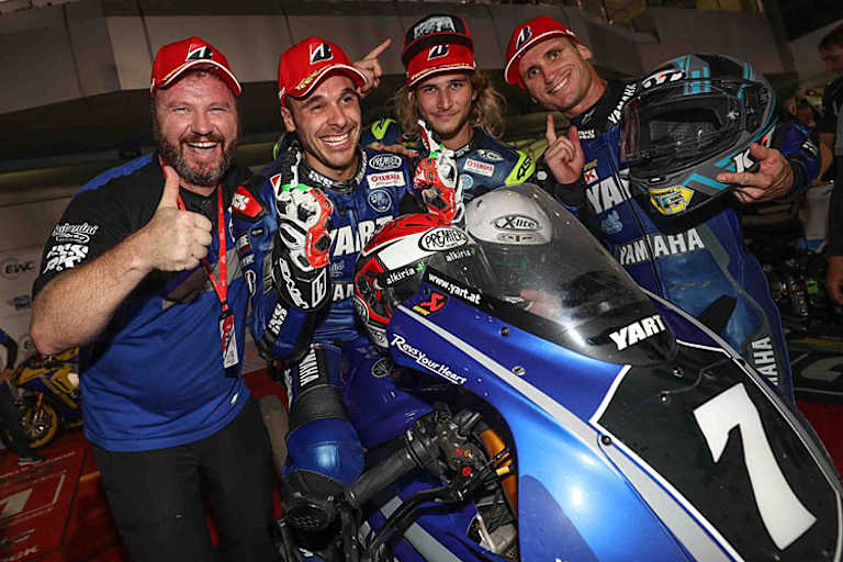 Gefeiert wurde bei YART Yamaha (Kainz, Canepa, Hanika, Parkes) gemeinsam