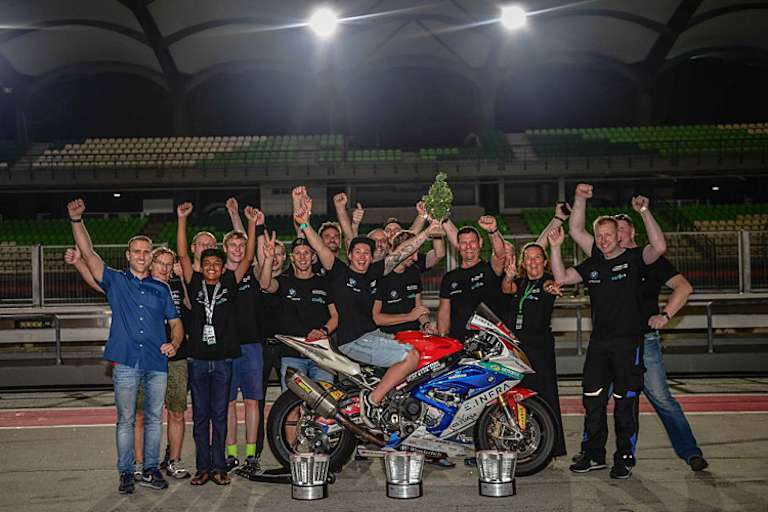 Berechtigter  Jubel nach dem feinen zweiten Platz in Malaysia