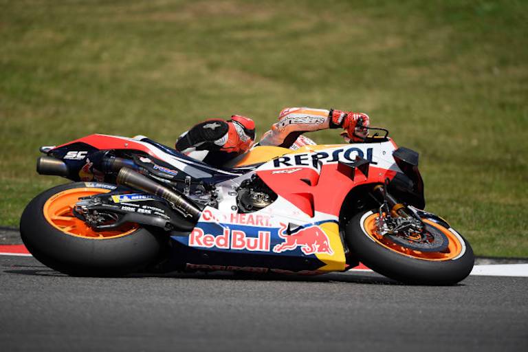 Die beeindruckende Rettungsaktion von Marc Márquez im FP1