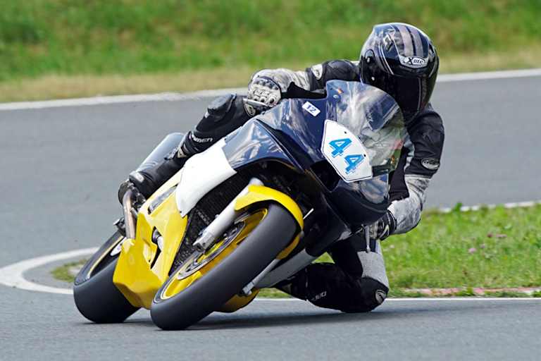 Steffen Serway aus Bietigheim, hier mit einer Kawasaki ER6