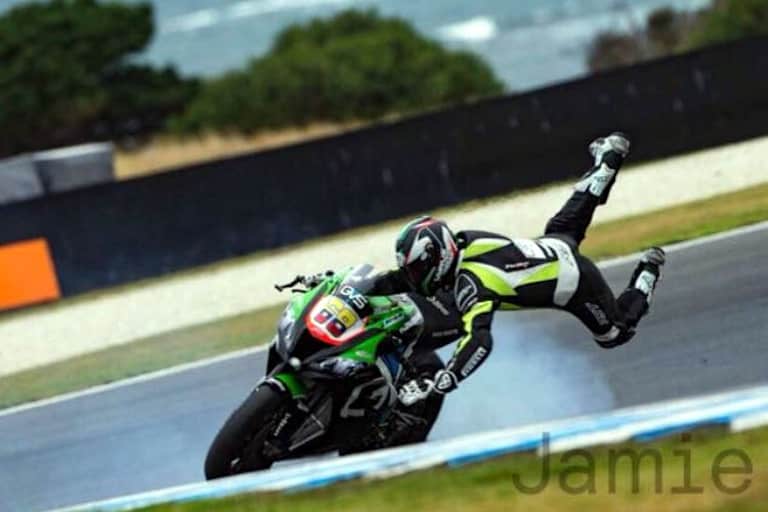 Den Sturz durch den plötzlichen Reifenplatzer konnte Yonny Hernandez nicht verhindern