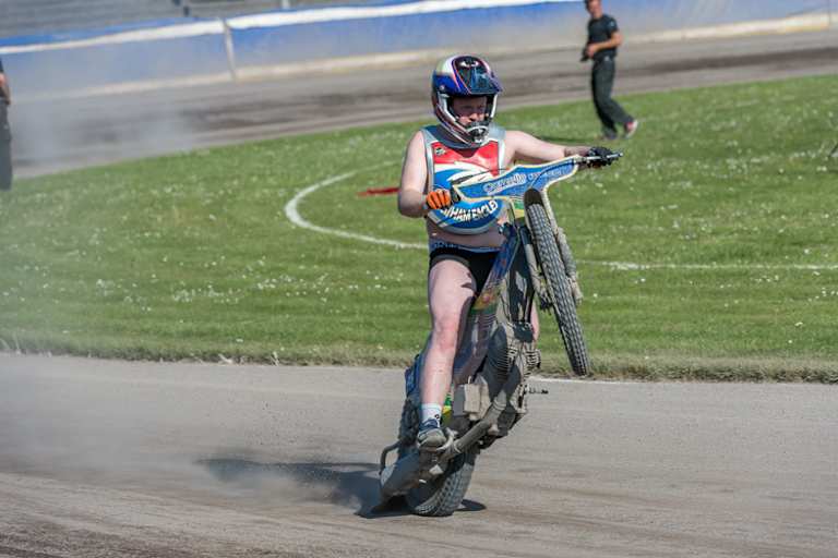 Zweifelhaft: Wheelies in Unterhose